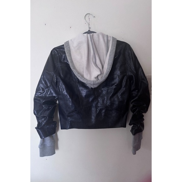 Cinq a Sept
Evie Combo Vegan Leather Moto Jacket size Small - Picture 4 of 7